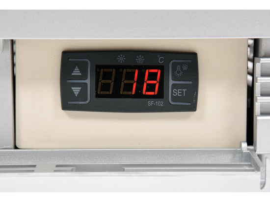 WITRYNA CHŁODNICZA 78L 42X38X96 SREBRNA