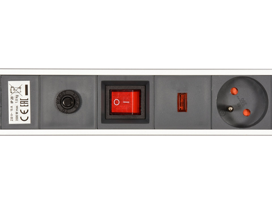 PRZEDŁUŻACZ LISTWA ZASILAJĄCA W ALUMINIOWEJ OBUDOWIE Z OCHRONĄ PRZECIWPRZEPIĘCIOWĄ I PRZECIĄŻENIOWĄ 6 GNIAZD Z UZIEMIENIEM WYŁĄCZNIK