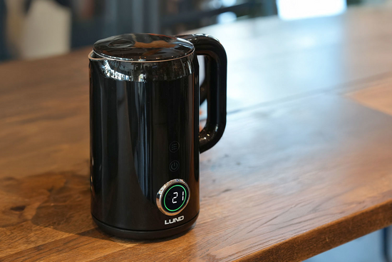 CZAJNIK ELEKTRYCZNY 1,7L, REGULACJA TEMP. CZARNY