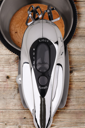 MIKSER RĘCZNY 200-250W Z MISĄ ZE STALI NIERDZEWNEJ